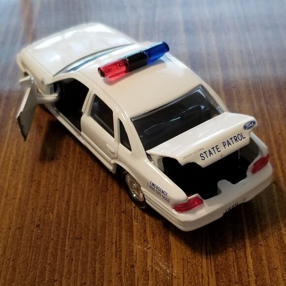 Nebraska State Patrol Road Champs die cast police car 1:43 scale - Picture 10 of 12